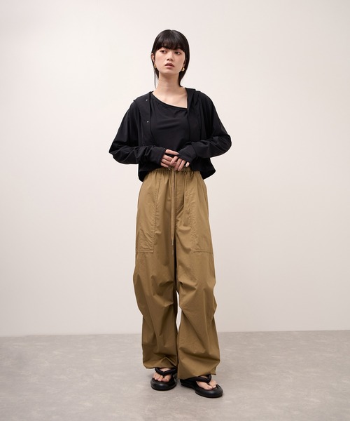 ADAM ET ROPE'(アダムエロペ)の「コットンパラシュートパンツ(その他パンツ・レディース・レッド系その他2/ベージュ/ブラック・36/38)」の11枚目の写真