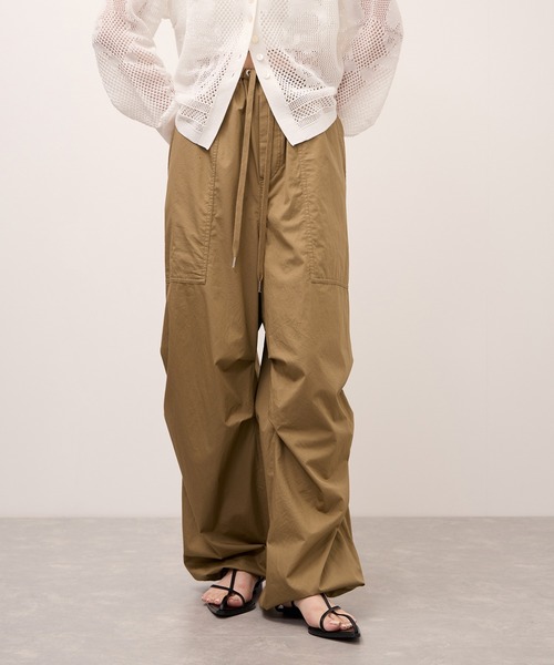 ADAM ET ROPE'(アダムエロペ)の「コットンパラシュートパンツ(その他パンツ・レディース・レッド系その他2/ベージュ/ブラック・36/38)」の12枚目の写真