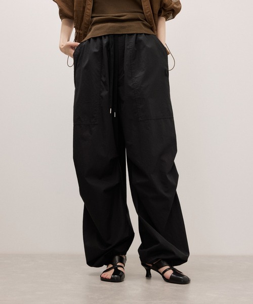 ADAM ET ROPE'(アダムエロペ)の「コットンパラシュートパンツ(その他パンツ・レディース・レッド系その他2/ベージュ/ブラック・36/38)」の14枚目の写真