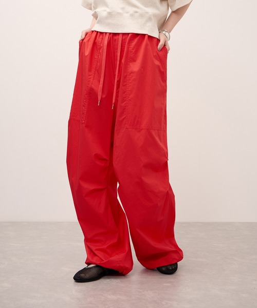 ADAM ET ROPE'(アダムエロペ)の「コットンパラシュートパンツ(その他パンツ・レディース・レッド系その他2/ベージュ/ブラック・36/38)」の17枚目の写真
