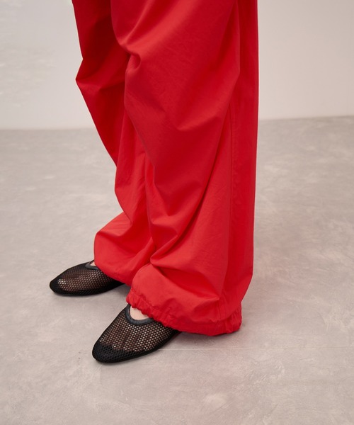 ADAM ET ROPE'(アダムエロペ)の「コットンパラシュートパンツ(その他パンツ・レディース・レッド系その他2/ベージュ/ブラック・36/38)」の18枚目の写真