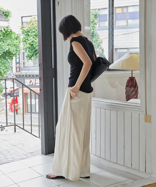 UNE MANSION(ユヌマンション)の「ストライプ柄フロントタックワイドストレートリラックスパンツ(その他パンツ・レディース・グレー/クリーム/オートミール・FREE)」の8枚目の写真