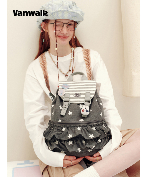 VANWALK（バンウォーク）の「Shirring Special Limited Backpack [Dark Gray]（バックパック/リュック・レディース・ダークグレー・FREE）」の2枚目の写真