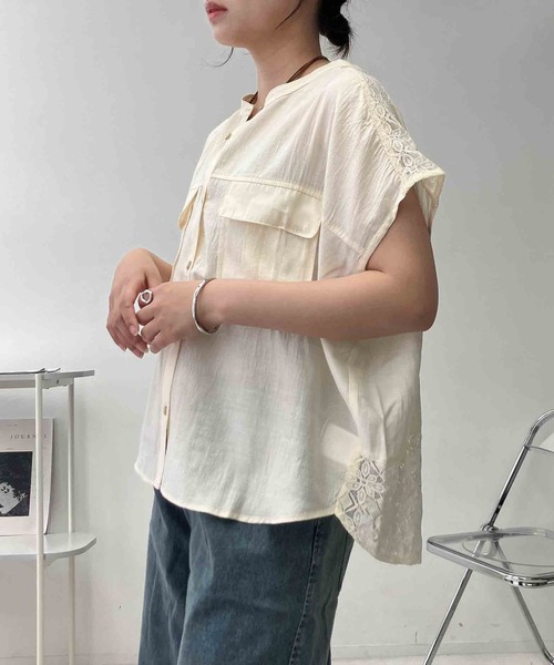 AS KNOW AS plus(アズノゥアズプラス)の「◯ダブルポケット レース切り替えワークシャツ(シャツ/ブラウス・レディース・オフホワイト/ブルー系/ブラック系・FREE)」の20枚目の写真