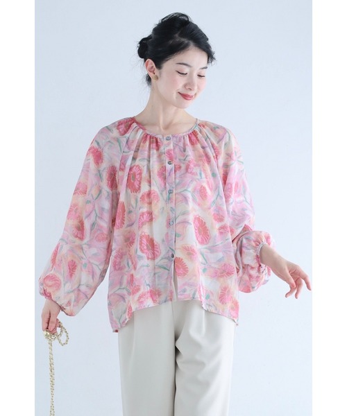 cawaii(カワイイ)の「柔らかな日差しを浴びるガーベラシアーブラウストップス(シャツ/ブラウス・レディース・ピンク・FREE)」の2枚目の写真