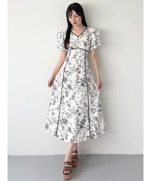 MERCURYDUO(マーキュリーデュオ)の「花柄バイカラーパイピングフレアワンピース(ワンピース・レディース・オフホワイト/ボルドー・FREE)」の5枚目の写真
