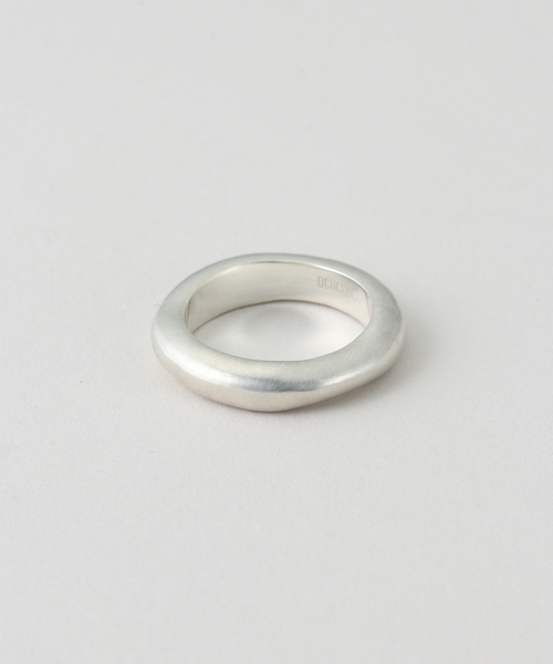 journal standard L'essage(ジャーナルスタンダードレサージュ)の「OCUCCI/オクチ Ring Skiny-single faceted black d リング(リング・レディース・シルバー・15 /13)」の3枚目の写真