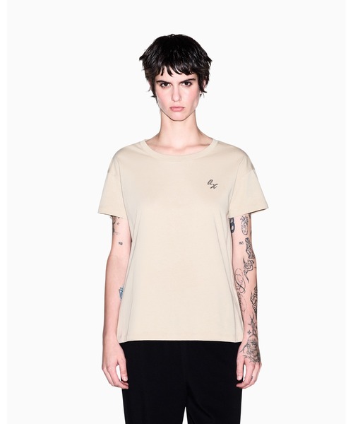 ARMANI EXCHANGE(アルマーニエクスチェンジ)の「【A|X アルマーニ エクスチェンジ】<ZOZO限定>ワンポイントロゴ 半袖クルーネックTシャツ/BOYFRIEND(Tシャツ/カットソー・レディース・ライトベージュ/ホワイト/ブラック・X-SMALL/X-LARGE/SMALL/MEDIUM/LARGE)」の3枚目の写真