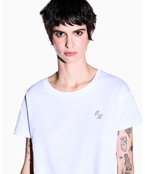 ARMANI EXCHANGE(アルマーニエクスチェンジ)の「【A|X アルマーニ エクスチェンジ】<ZOZO限定>ワンポイントロゴ 半袖クルーネックTシャツ/BOYFRIEND(Tシャツ/カットソー・レディース・ライトベージュ/ホワイト/ブラック・X-SMALL/X-LARGE/SMALL/MEDIUM/LARGE)」の9枚目の写真