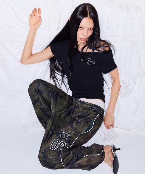 THE MYSTERIOUS HOTEL（ザミステリアスホテル）の「PATCH MESH PANTS [CAMO]（スウェットパンツ・レディース・デザートカモ・FREE）」の2枚目の写真