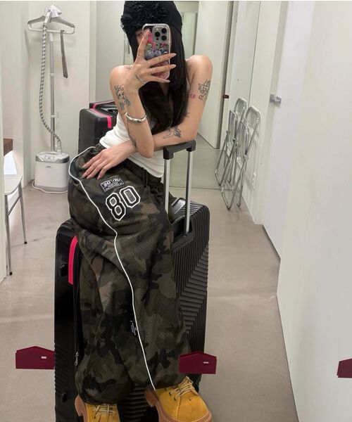 THE MYSTERIOUS HOTEL（ザミステリアスホテル）の「PATCH MESH PANTS [CAMO]（スウェットパンツ・レディース・デザートカモ・FREE）」の3枚目の写真