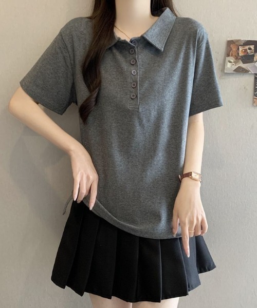 AMAJI(アマジ)の「ポロカラー サイドスリット 半袖Tシャツ(Tシャツ/カットソー・レディース・ブラック/グレー・MEDIUM/LARGE/X-LARGE)」の1枚目の写真