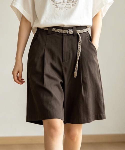 2ly2(トゥーリートゥー)の「ベルト付きタックハーフパンツ(その他パンツ・レディース・カーキ/ブラウン/ブラック/ベージュ・FREE)」の1枚目の写真