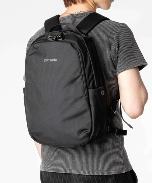 pacsafe(パックセーフ)の「【Pacsafe / パックセーフ】Pacsafe V 16L All-around Backpack / オールアラウンド バックパック リュック 防犯機能(バックパック/リュック・メンズ・ブラック・FREE)」の1枚目の写真