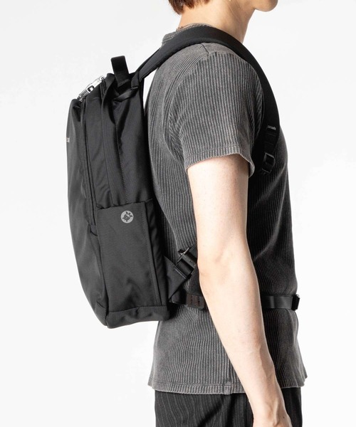 pacsafe(パックセーフ)の「【Pacsafe / パックセーフ】Pacsafe V 16L All-around Backpack / オールアラウンド バックパック リュック 防犯機能(バックパック/リュック・メンズ・ブラック・FREE)」の4枚目の写真