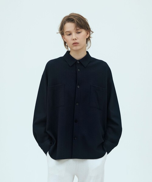 GALERIE VIE(ギャルリー ヴィー)の「ウールミルドスムース オーバーサイズドシャツ(シャツ/ブラウス・レディース・ネイビー/ホワイト・FREE)」の4枚目の写真