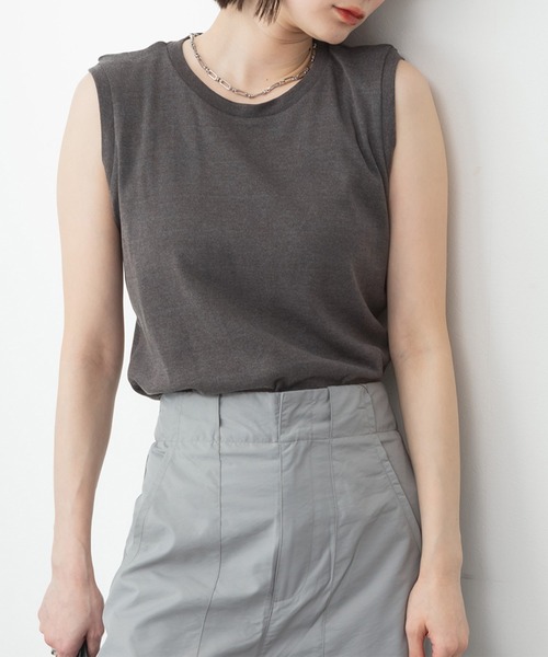ElegChic(エレグシック)の「ラウンドネックノースリーブトップ(タンクトップ・レディース・ブラック/オフホワイト/カーキ/チャコールグレー/グレイッシュベージュ/杢グレー・4L/XXL/XL/L/M)」の5枚目の写真