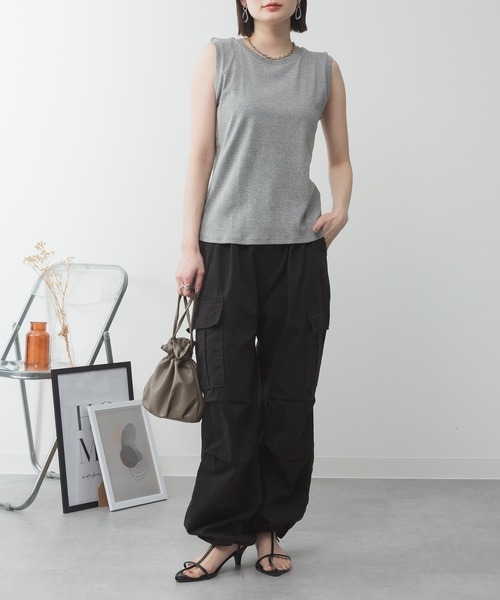 ElegChic(エレグシック)の「ラウンドネックノースリーブトップ(タンクトップ・レディース・ブラック/オフホワイト/カーキ/チャコールグレー/グレイッシュベージュ/杢グレー・4L/XXL/XL/L/M)」の7枚目の写真