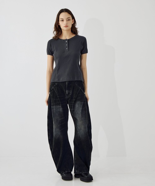 CONZ(コンズ)の「over dye curved denim(デニムパンツ・レディース・ブルー/ブラック・1/3/2)」の12枚目の写真