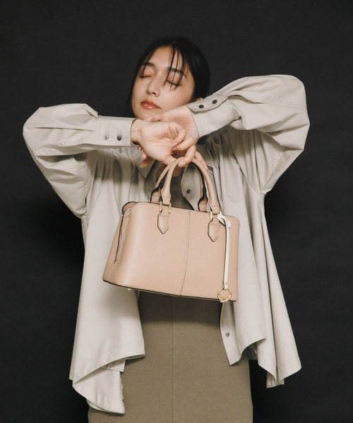 URBAN RESEARCH(アーバンリサーチ)の「センターステッチハンドバッグ(ハンドバッグ・レディース・ブラック/ベージュ/ライトグレー・ONE)」の4枚目の写真