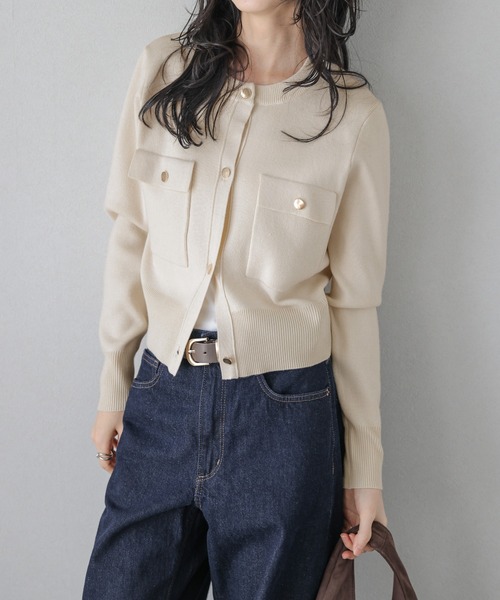AMELY(エミリー)の「ショートニットカーディガン/ゴールドボタン(カーディガン/ボレロ・レディース・ブラック/モカ/ライトベージュ/ネイビー・フリー)」の3枚目の写真