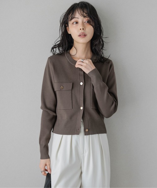 AMELY(エミリー)の「ショートニットカーディガン/ゴールドボタン(カーディガン/ボレロ・レディース・ブラック/モカ/ライトベージュ/ネイビー・フリー)」の11枚目の写真