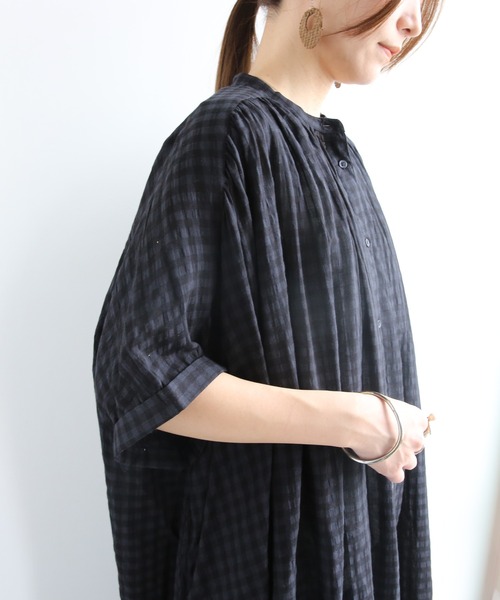 and it_(アンドイット)の「ギンガムチェックギャザー五分袖ワイドワンピース(ワンピース・レディース・ブラック・M-L)」の17枚目の写真