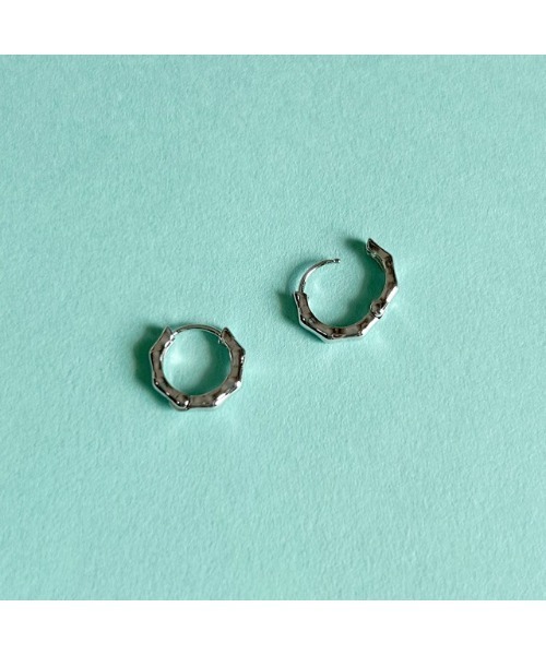 tone(トーン)の「【Seolrem】デザインミニフープピアス(MA)(ピアス(両耳用)・レディース・シルバー/ゴールド/ピンクゴールド・FREE)」の4枚目の写真