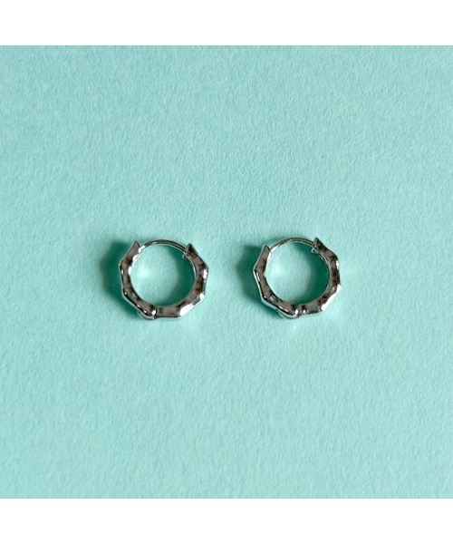 tone(トーン)の「【Seolrem】デザインミニフープピアス(MA)(ピアス(両耳用)・レディース・シルバー/ゴールド/ピンクゴールド・FREE)」の5枚目の写真