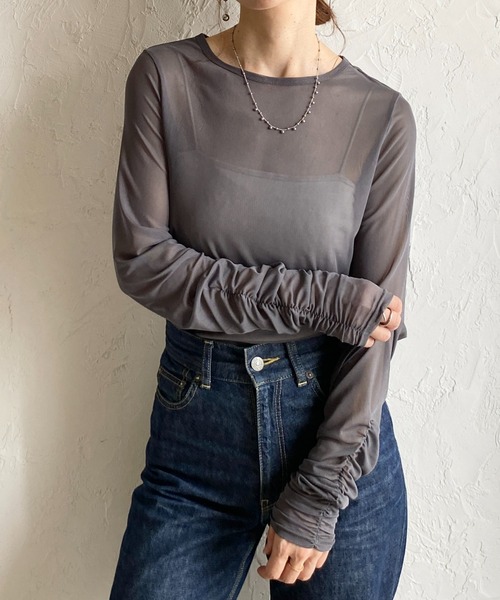 She's Closet(シーズクローゼット)の「クルーネック長袖シャーリング シアートップス ロングTシャツ(Tシャツ/カットソー・レディース・チャコールグレー/ブラック/ホワイト・FREE)」の3枚目の写真