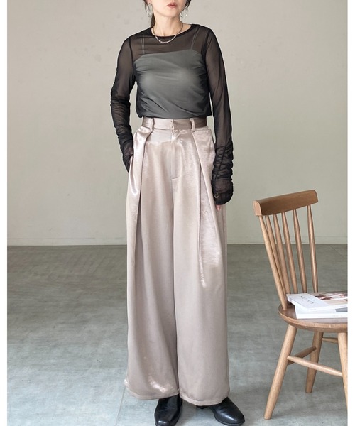 She's Closet(シーズクローゼット)の「クルーネック長袖シャーリング シアートップス ロングTシャツ(Tシャツ/カットソー・レディース・チャコールグレー/ブラック/ホワイト・FREE)」の17枚目の写真