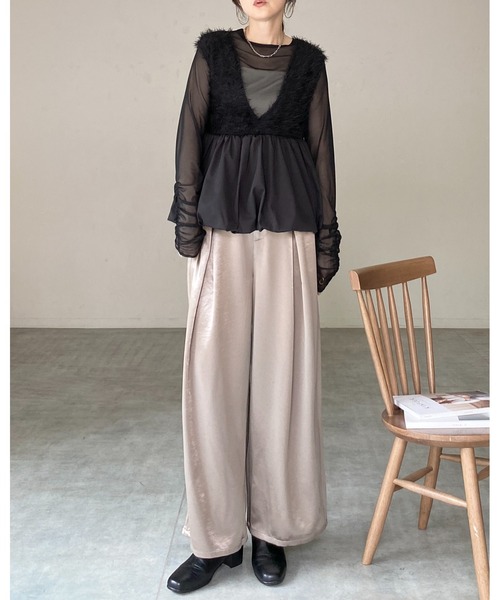 She's Closet(シーズクローゼット)の「クルーネック長袖シャーリング シアートップス ロングTシャツ(Tシャツ/カットソー・レディース・チャコールグレー/ブラック/ホワイト・FREE)」の19枚目の写真