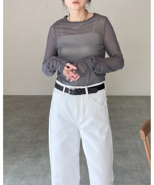 She's Closet(シーズクローゼット)の「クルーネック長袖シャーリング シアートップス ロングTシャツ(Tシャツ/カットソー・レディース・チャコールグレー/ブラック/ホワイト・FREE)」の11枚目の写真
