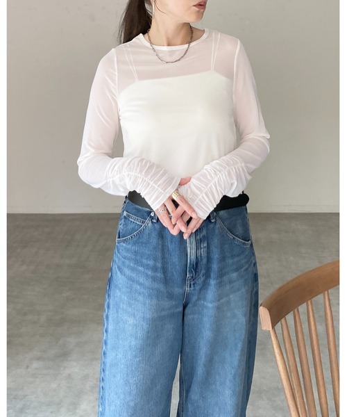 She's Closet(シーズクローゼット)の「クルーネック長袖シャーリング シアートップス ロングTシャツ(Tシャツ/カットソー・レディース・チャコールグレー/ブラック/ホワイト・FREE)」の4枚目の写真