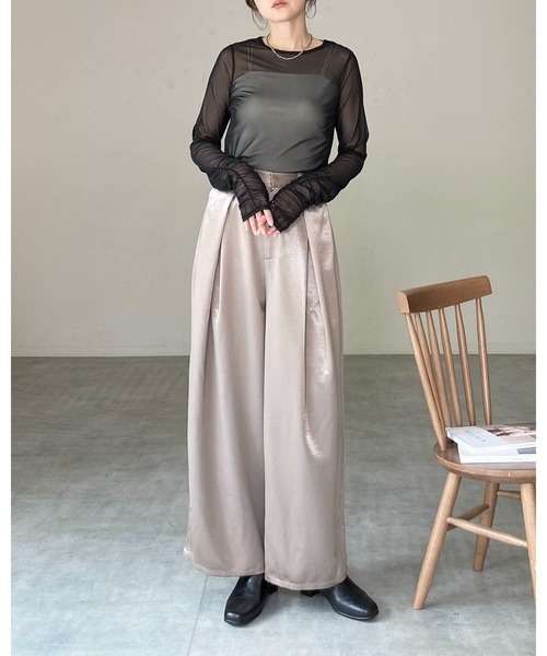 She's Closet(シーズクローゼット)の「クルーネック長袖シャーリング シアートップス ロングTシャツ(Tシャツ/カットソー・レディース・チャコールグレー/ブラック/ホワイト・FREE)」の8枚目の写真