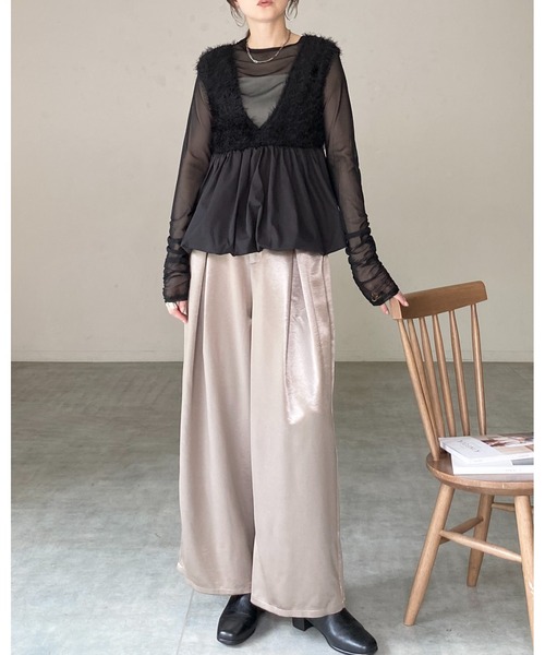 She's Closet(シーズクローゼット)の「クルーネック長袖シャーリング シアートップス ロングTシャツ(Tシャツ/カットソー・レディース・チャコールグレー/ブラック/ホワイト・FREE)」の9枚目の写真