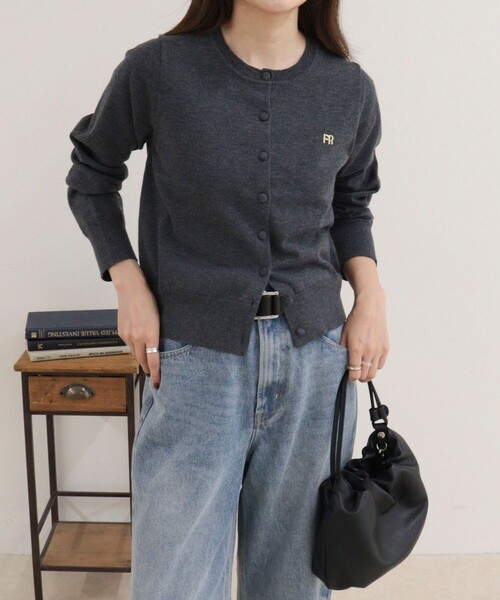 fredy emue(フレディエミュ)の「FR刺しゅうBASIC天竺カーディガン(カーディガン/ボレロ・レディース・チャコールグレー/ラベンダー/ブラウン/ライトグレー・38)」の15枚目の写真