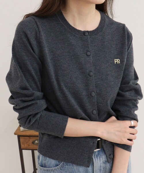fredy emue(フレディエミュ)の「FR刺しゅうBASIC天竺カーディガン(カーディガン/ボレロ・レディース・チャコールグレー/ラベンダー/ブラウン/ライトグレー・38)」の20枚目の写真