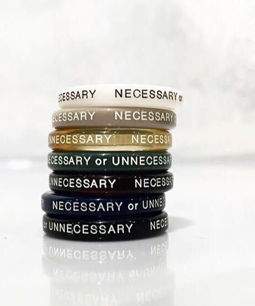 NECESSARY or UNNECESSARY（ネセサリーオアアンネセサリー）の「【NECESSARY or UNNECESSARY】BUTTON RING（リング・メンズ・その他/ブラック/ライトベージュ/ネイビー/ベージュ/ブラウン/グリーン/ホワイト・LARGE/MEDIUM/SMALL/X-SMALL）」の2枚目の写真