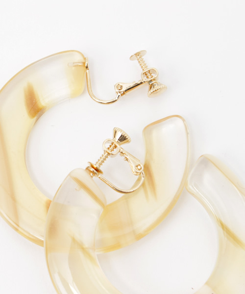 Omekashi（オメカシ）の「【WEB限定】ECべっ甲太ループイヤリング（イヤリング・レディース・オフホワイト/ベージュ・ﾌﾘ-）」の4枚目の写真