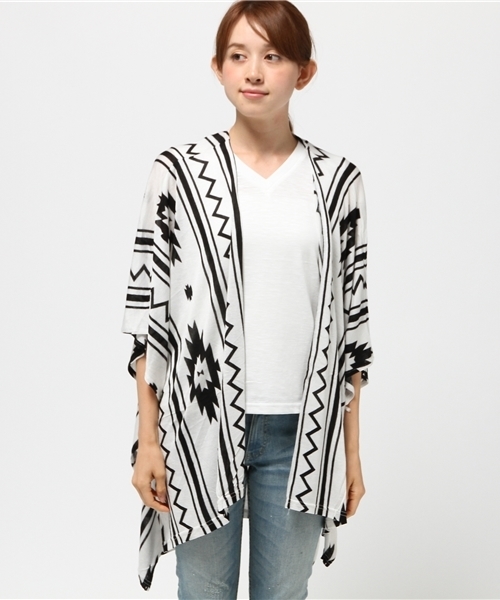 VENCEEXCHANGE（ヴァンスエクスチェンジ）の「オルテガ柄カーデアンサンブル（カーディガン/ボレロ・レディース・ホワイト・MEDIUM）」の2枚目の写真