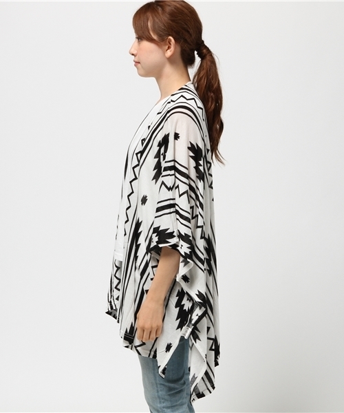 VENCEEXCHANGE（ヴァンスエクスチェンジ）の「オルテガ柄カーデアンサンブル（カーディガン/ボレロ・レディース・ホワイト・MEDIUM）」の3枚目の写真