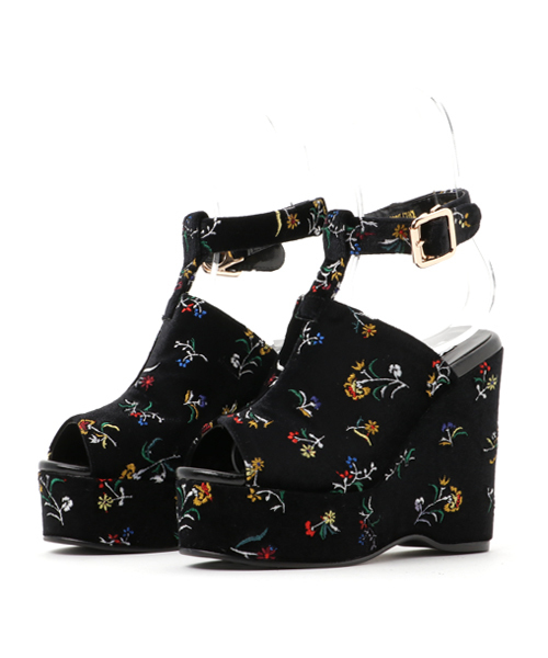 SLY（スライ）の「VELVET FLOWER SANDAL（サンダル・レディース・カーキ/ブラック・MEDIUM/SMALL/LARGE）」の2枚目の写真