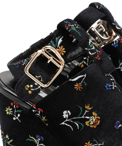 SLY（スライ）の「VELVET FLOWER SANDAL（サンダル・レディース・カーキ/ブラック・MEDIUM/SMALL/LARGE）」の8枚目の写真