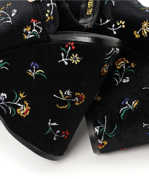 SLY（スライ）の「VELVET FLOWER SANDAL（サンダル・レディース・カーキ/ブラック・MEDIUM/SMALL/LARGE）」の9枚目の写真