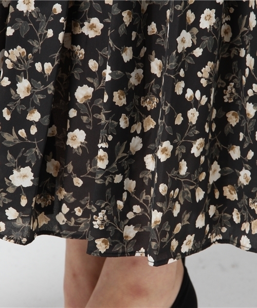 laboratory work(ラボラトリーワーク)の「ヴィンテージ風ティアードフレアーワンピース(ワンピース・レディース・イエロー系その他/ブラック・MEDIUM)」の5枚目の写真