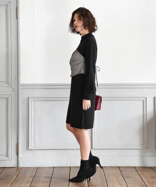 Luz Llena（ラズレナ）の「グレンチェック柄ビスチェドッキングハイネックワンピース（ワンピース・レディース・ブラウン/グレー・MEDIUM）」の15枚目の写真