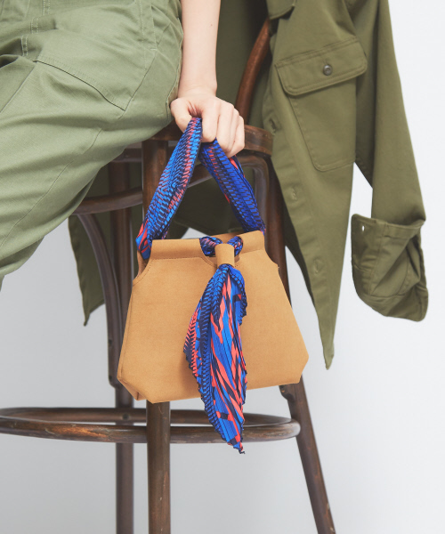 Liberty Bell(リバティーベル)の「【LIBERTY BELL】Scarf 2way Bag(ショルダーバッグ・レディース・ブラック/ブラウン/レッド・フリー)」の3枚目の写真