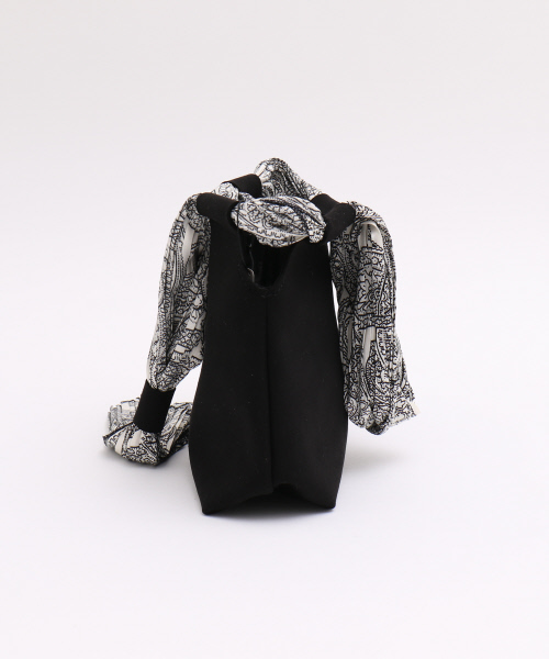 Liberty Bell(リバティーベル)の「【LIBERTY BELL】Scarf 2way Bag(ショルダーバッグ・レディース・ブラック/ブラウン/レッド・フリー)」の7枚目の写真