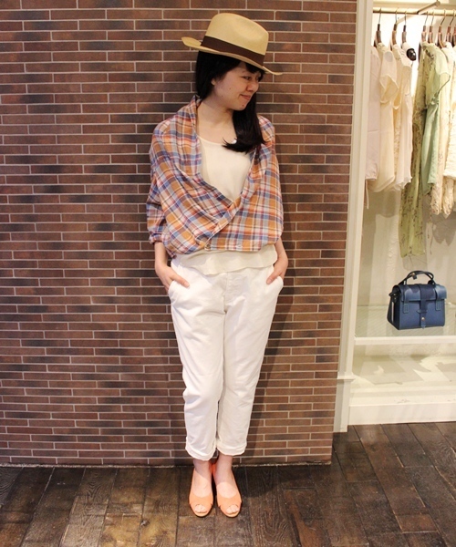 JOURNAL STANDARD（ジャーナルスタンダード）の「○C/チノ 8ブタケパンツ＃（チノパンツ・レディース・ネイビー/カーキ/ベージュ/ブラック/ホワイト/サファリグリーン/キャメル・38/34/36/40）」の2枚目の写真